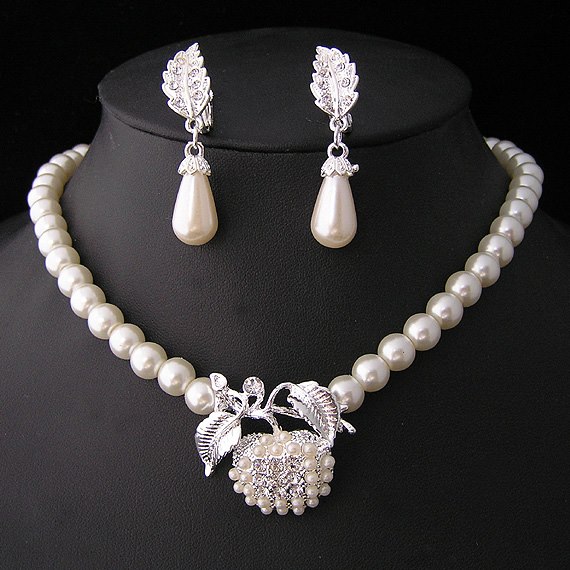 Picture of Classic Pearl and Leaf Jewelry Set