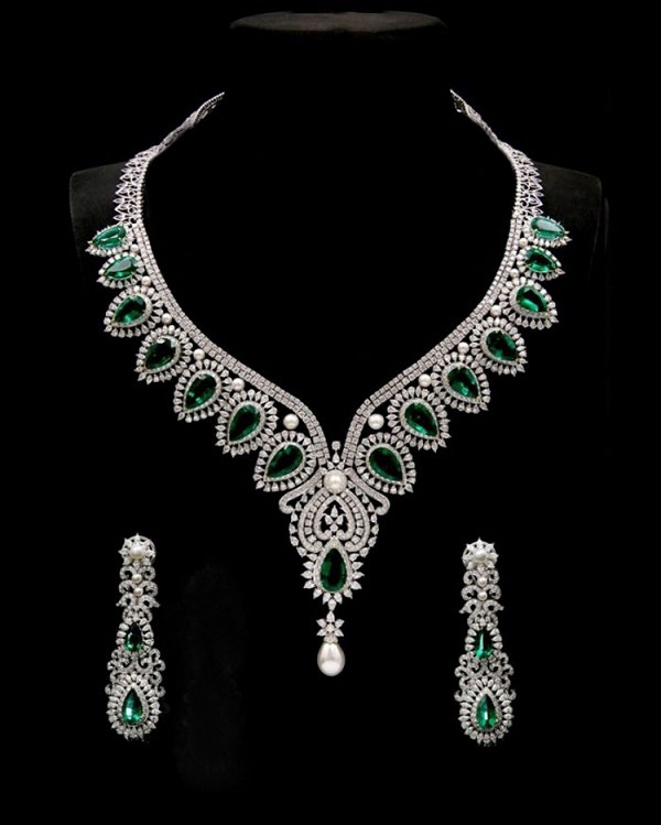 Picture of Opulent Emerald Jewelry Set