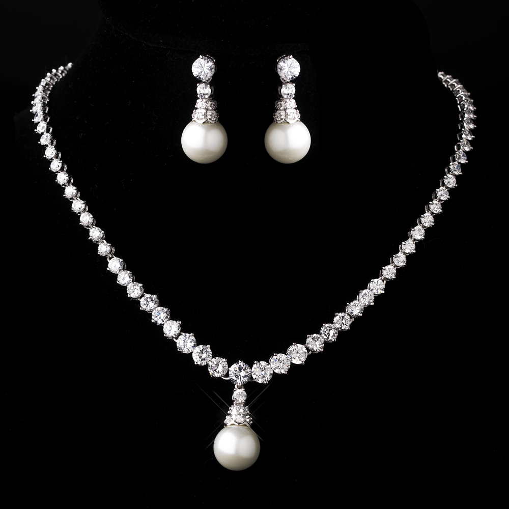 Picture of Elegant Pearl and Crystal Jewelry Set