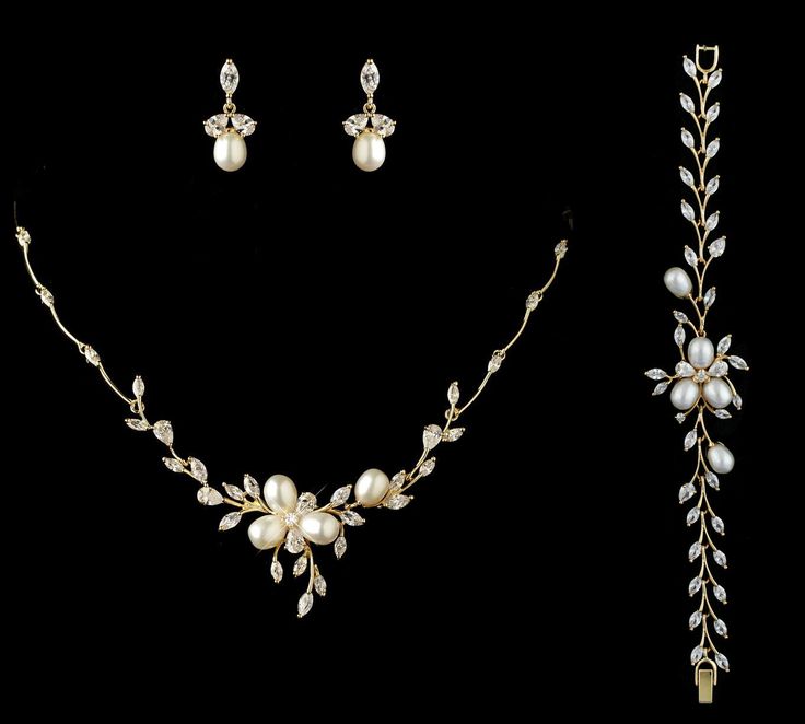 Picture of Graceful Pearl Floral Jewelry Set