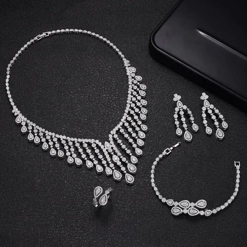 Picture of Luxurious Teardrop Crystal Jewelry Set